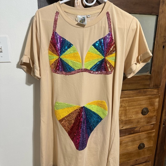 QUEEN OF SPARKLES Beige Tee with Rainbow Sequin Bikini Design - Picture 1 of 4